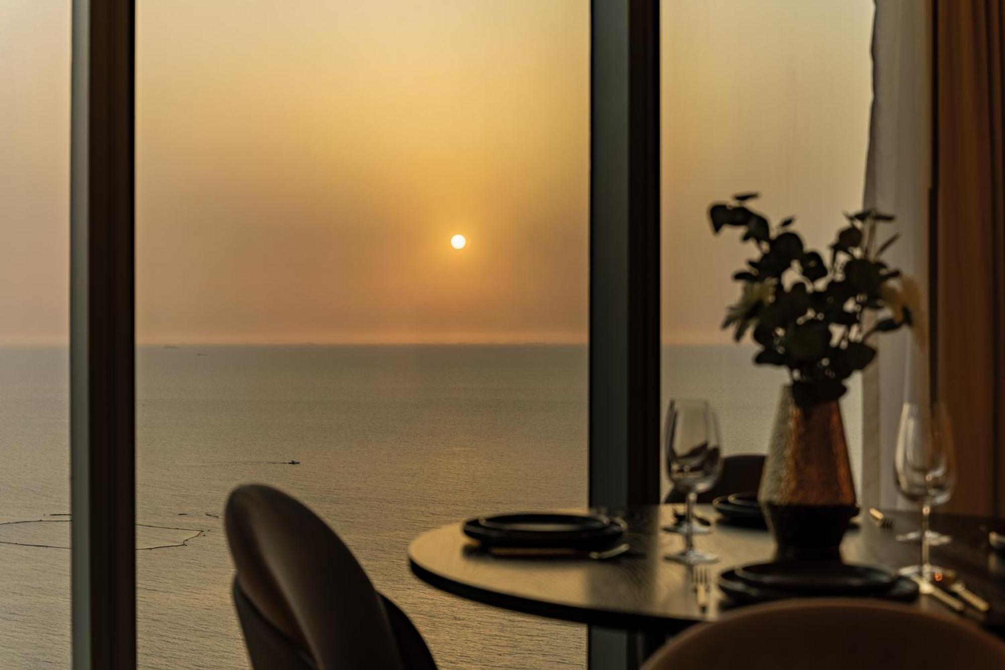 Waves - 52 42 Emaar, Tower 1 *
