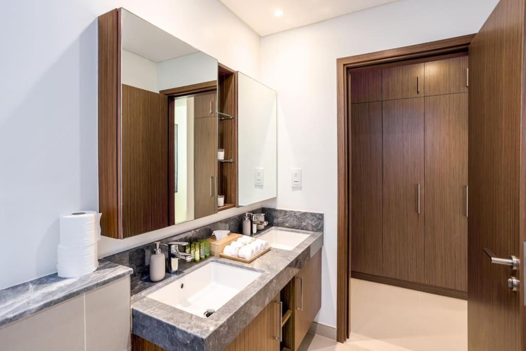 Waves - 52 42 Emaar, Tower 1 Apartment Dubai